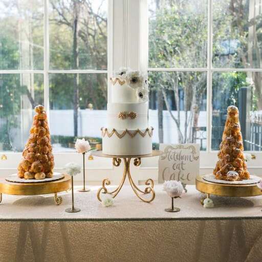 Weddingcakebywindow